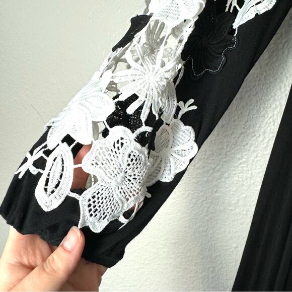 Spense Black & White Crocheted Sleeve Swing Dress Size Small - Picture 3 of 5